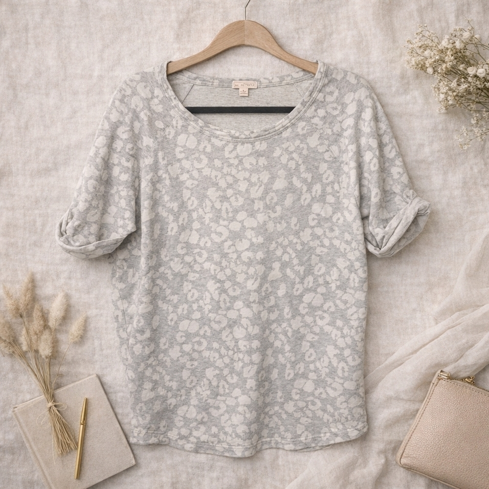 GAP Grey Leopard Print Tee Medium Tall 100% Cotton Animal Top